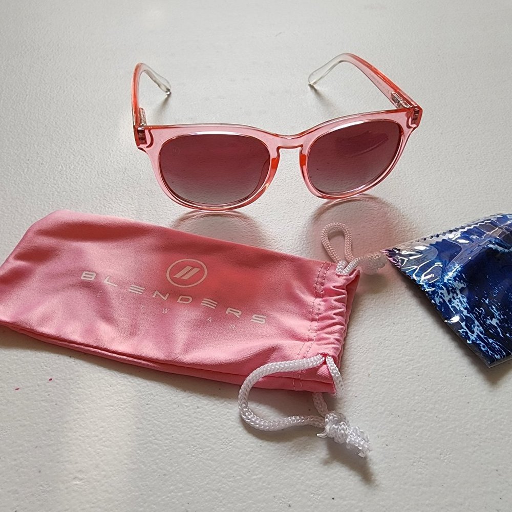 Blenders Women's Sunglasses (Pink/Breast Cancer Special Edition)